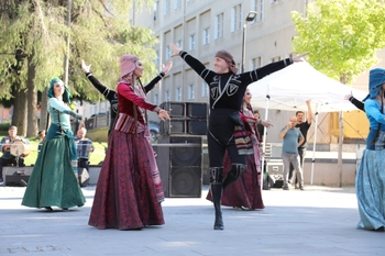Halk dansları rüzgârı Bursa