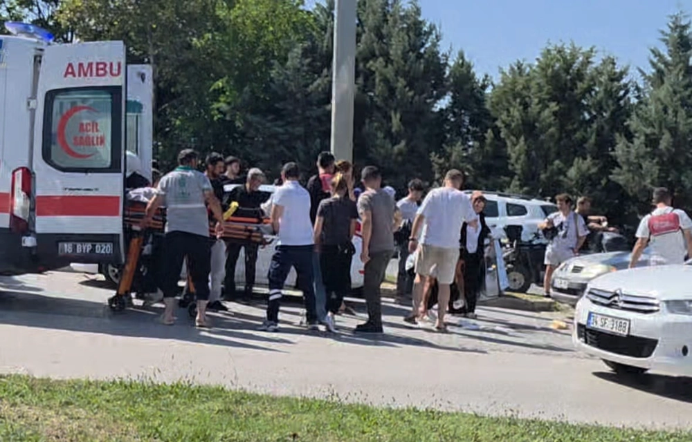 Özdilek Köprülü Kavşağında Kaza! Sürücü Ağır Yaralandı 