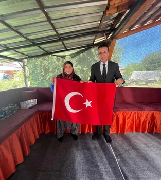 Kaymakam Ayhan Akpay'dan Şehit Annesine Anlamlı Ziyaret