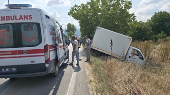 İnegöl’de Zincirleme Kaza! Kamyonet Tarlaya Uçtu, Sürücü Yaralandı