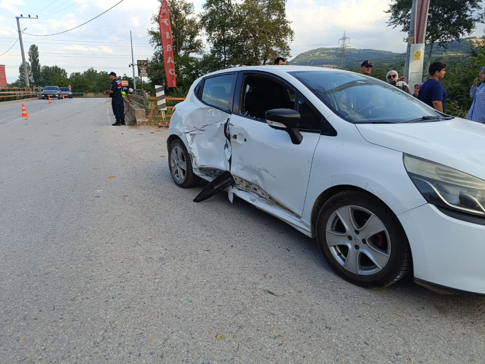 İnegöl Cerrah’da Motosiklet Kazası! Genç Sürücünün Bacakları Kırıldı