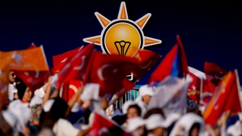 İzmir'de CHP ve Diğer Partilerden 500 Kişi AK Parti'ye Katıldı