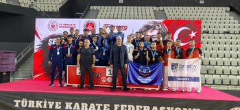 Büyükşehir sporcuları madalyaları topluyor