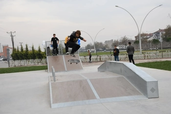 İnegöllü Gençlere Yeni Kaykay Park