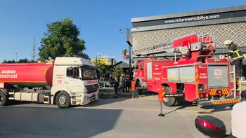 İnegöl'de mobilya deposunda yangın paniği!