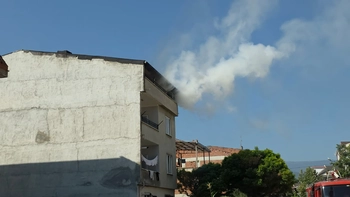 Cerrah'ta Korkutan Yangın! Çatı Katı Kullanılamaz Hale Geldi