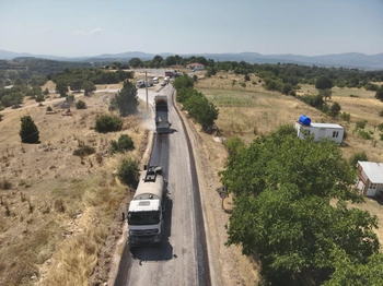 Büyükşehir Harmancık’ta da yolları yeniliyor